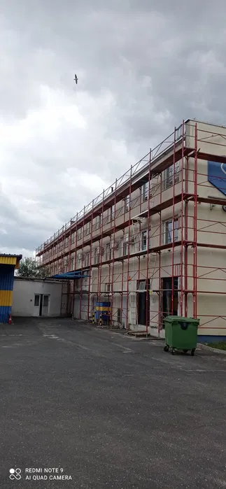 Wynajem metalowych regulowanych stempli budowlanych