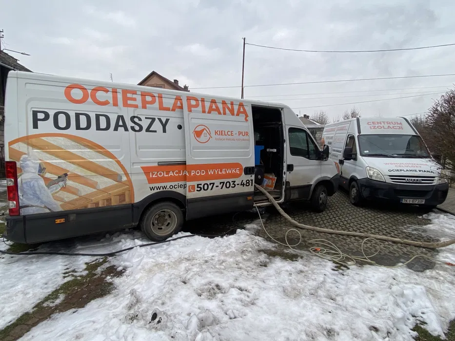 PIANA-CELULOZA docieplanie poddaszy pianą PUR Wyciągamy wełnę ze skosó