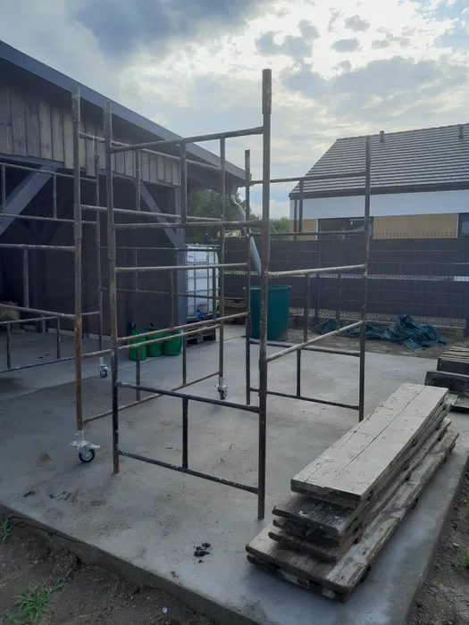 Wynajem rusztowania klinowego i warszawskiego