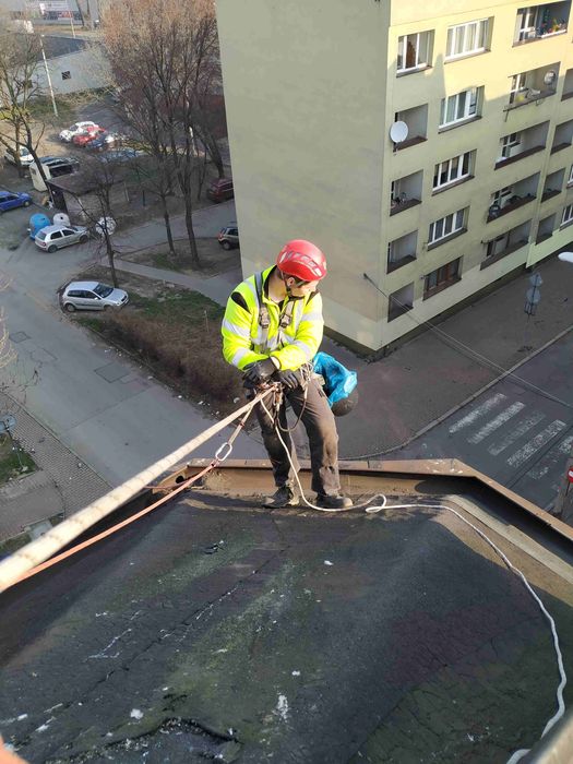 DEKARZ / Naprawy Mycie Dachów , Czyszczenie rynien , Usługi dekarskie