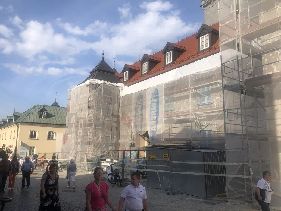 Wynajem rusztowan elewacyjnych plettac rusztowania wypozyczalnia