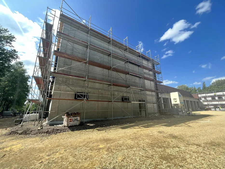 Wynajem rusztowan elewacyjnych plettac rusztowania wypozyczalnia