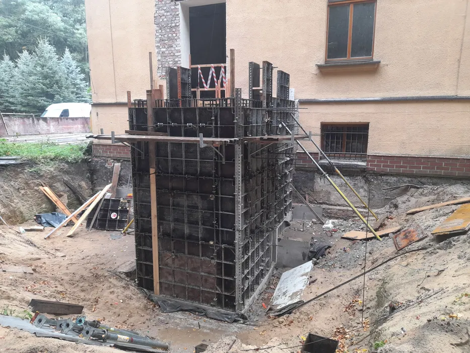 Wynajem szalunki ścienne fundamenty stopy mur oporowy płyty tekko pcv