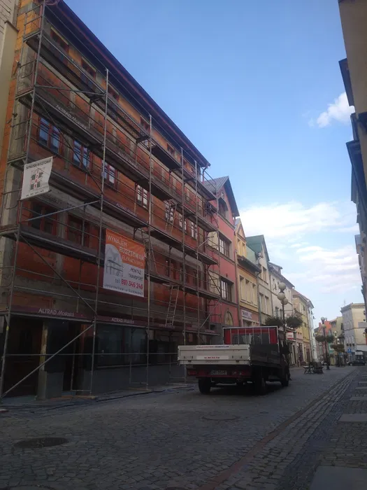 Wynajem rusztowań elewacyjnych