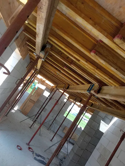 Wynajem wypożyczalnia szalunków stropowych, szalunki stropowe, stemple