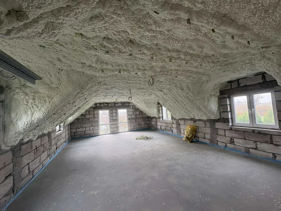 Izolacja natryskowa, Ocieplanie Pianą PUR, Piana PUR