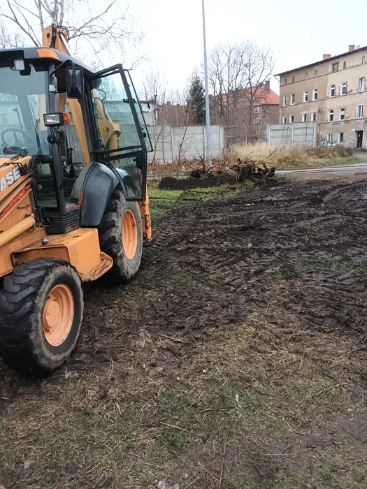 Uslugi koparko ladowarka wycinka drzew rob ziemnee szambo oczyszczal