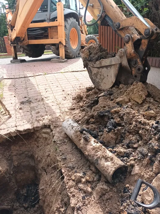 Uslugi koparko ladowarka wycinka drzew rob ziemnee szambo oczyszczal