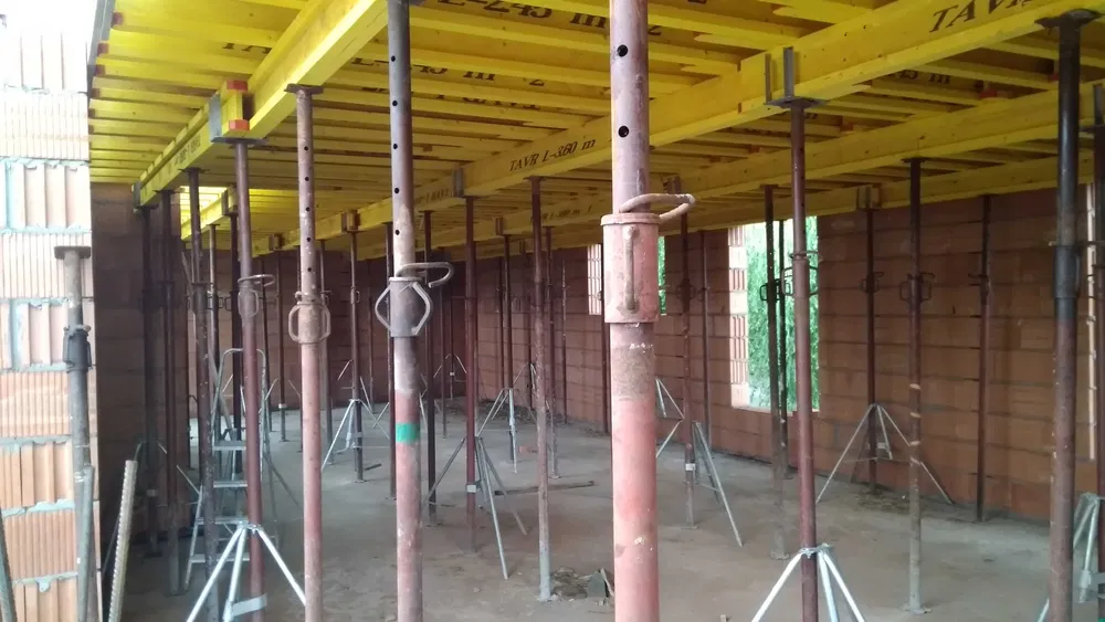 Wynajem wypożyczalnia szalunków stropowych, szalunki stropowe, stemple