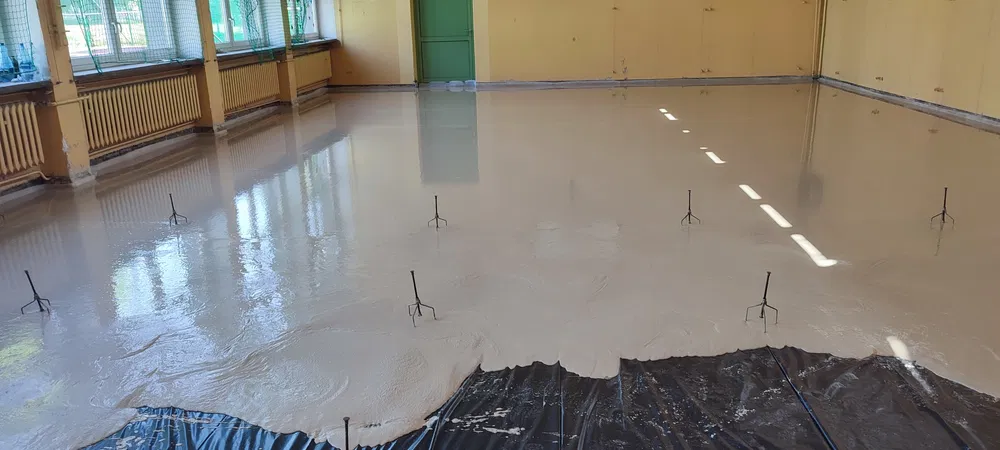 Płynnym styropian nie Styrobeton zastępstwo styropianu pod podłogówke