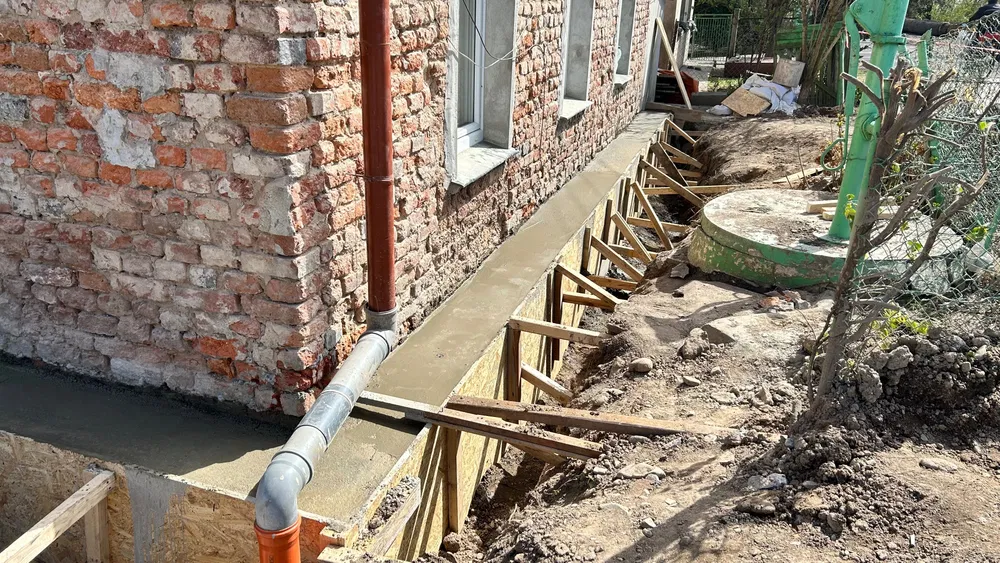 Podcinka, fundamenty, osuszanie budynków, drenaż. Prace ziemne.
