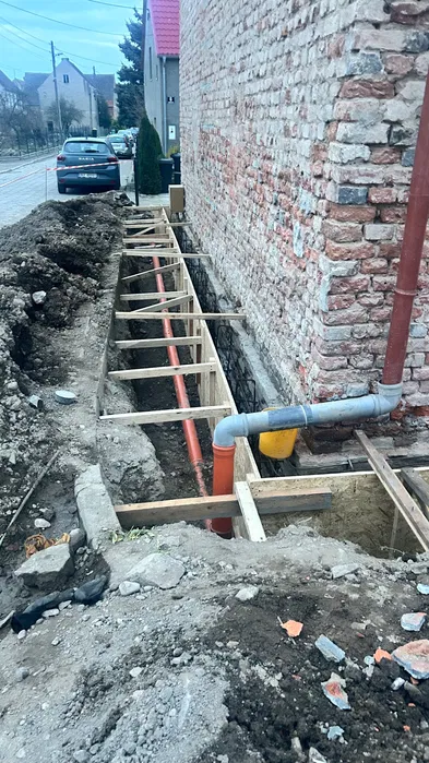 Podcinka, fundamenty, osuszanie budynków, drenaż. Prace ziemne.