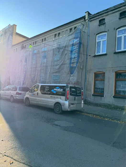 Wynajem rusztowań elewacyjnych fasadowych szalunków