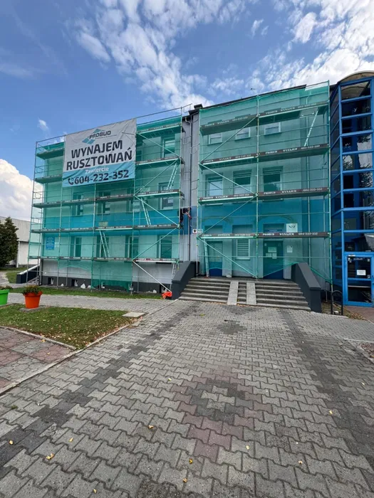 Wynajem rusztowań elewacyjnych fasadowych szalunków