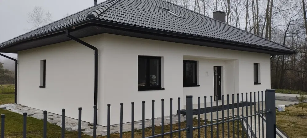 Tynk zewnętrzny natryskowy lub ręczny. Malowanie elewacji