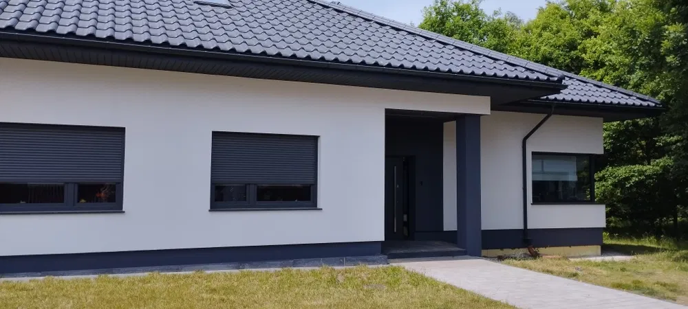 Tynk zewnętrzny natryskowy lub ręczny. Malowanie elewacji