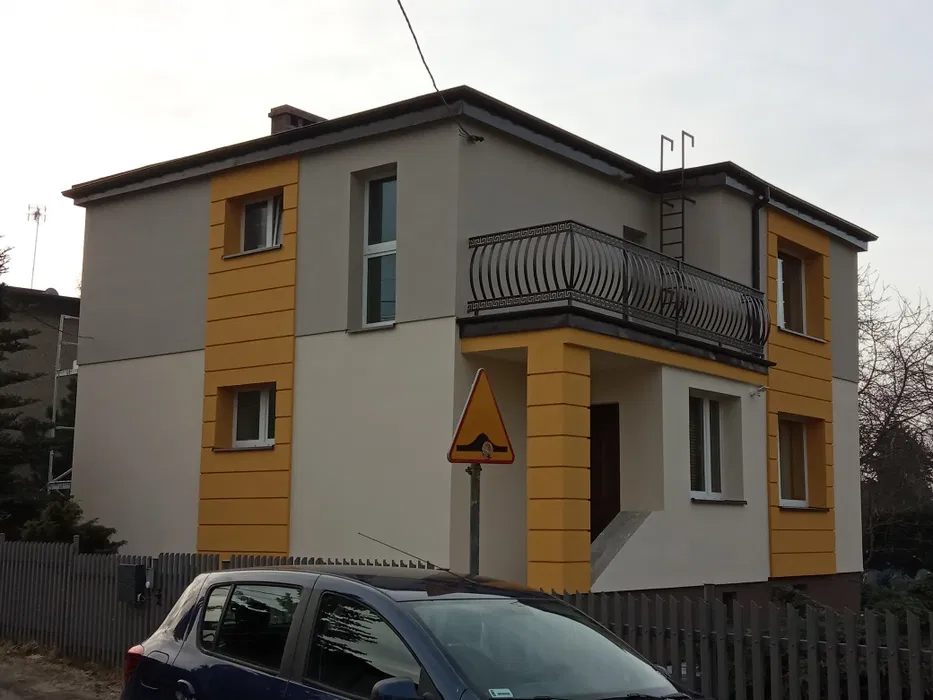 Tynk zewnętrzny natryskowy lub ręczny. Malowanie elewacji
