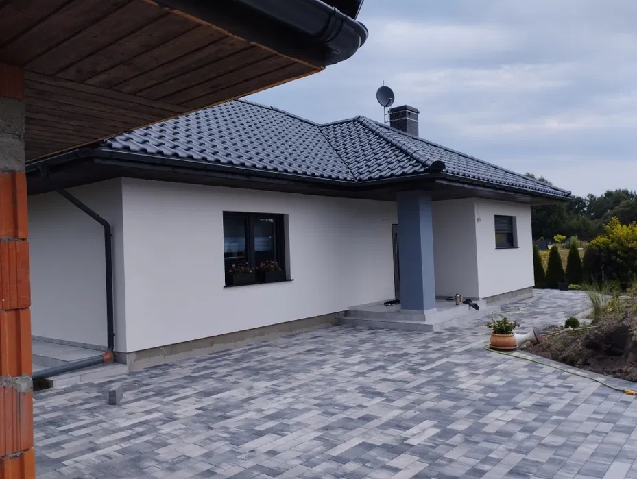 Tynk zewnętrzny natryskowy lub ręczny. Malowanie elewacji