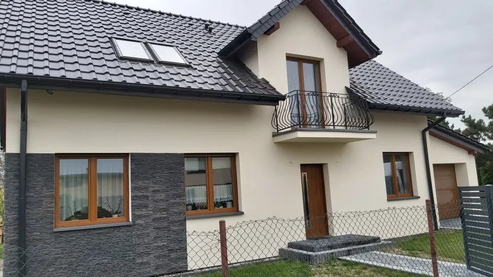 Tynk zewnętrzny natryskowy lub ręczny. Malowanie elewacji
