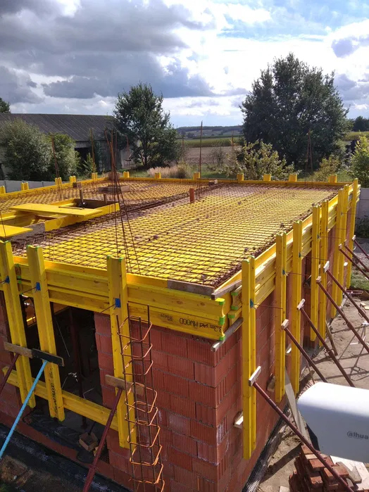 Stęple doki podpory szalunki glowice korony