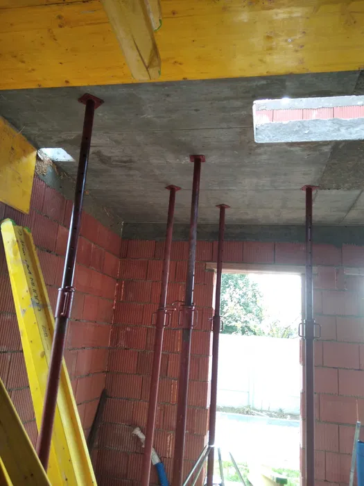 Stęple doki podpory szalunki glowice korony