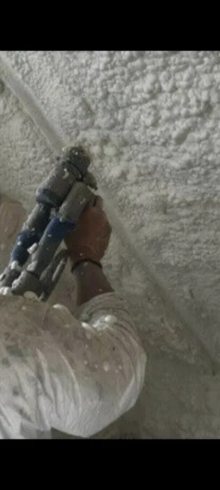 Ocieplanie pianką pur poddasza dachy strop piana pur ocieplenie pianką