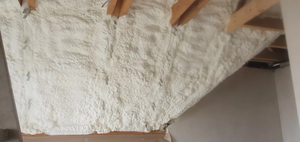 Wynajem rusztowania.Piana PUR Ocieplanie dachow,stropów Izolacja