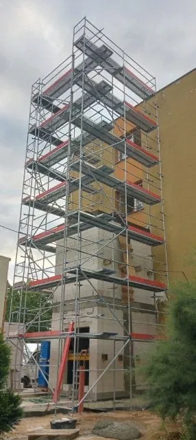 Rusztowania Wynajem i montaż rusztowań elewacyjnych