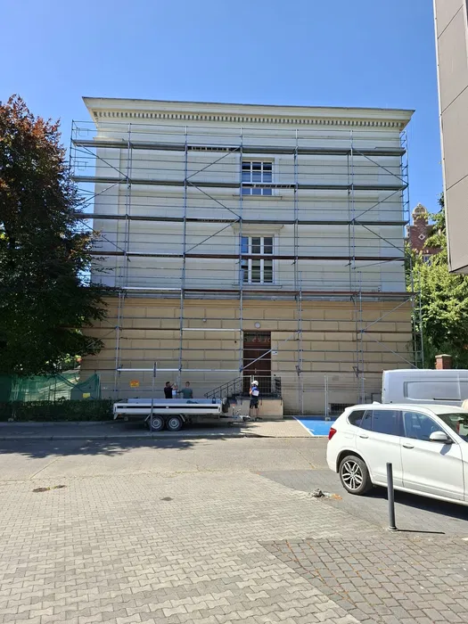 Rusztowania Wynajem i montaż rusztowań elewacyjnych