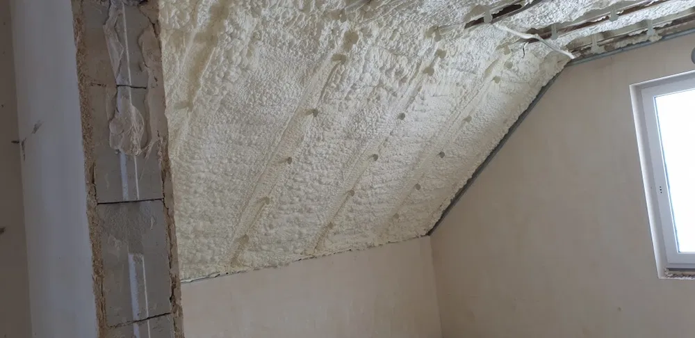 Ocieplamy pianą Dachy Poddasza, izolacja, piana, Docieplenia Piana pur