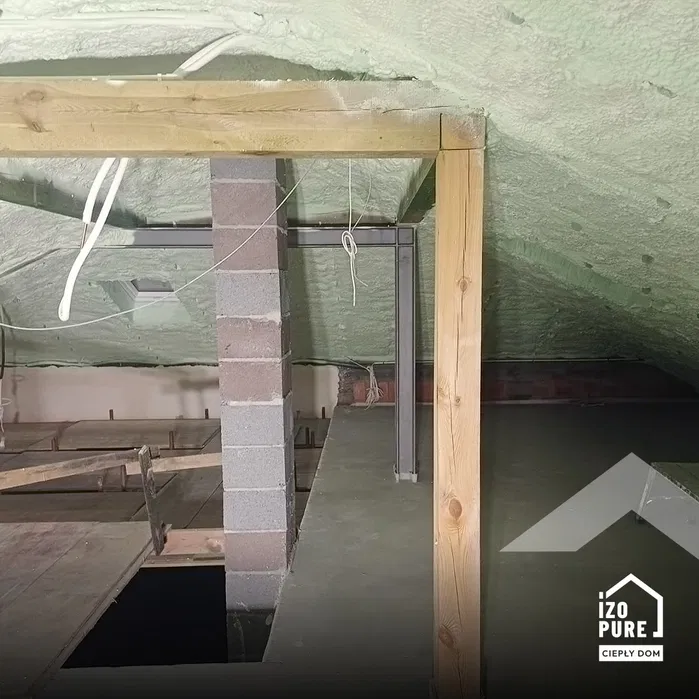 Ocieplenia pianką PUR, pianą PUR, termoizolacje natryskowe poddasza