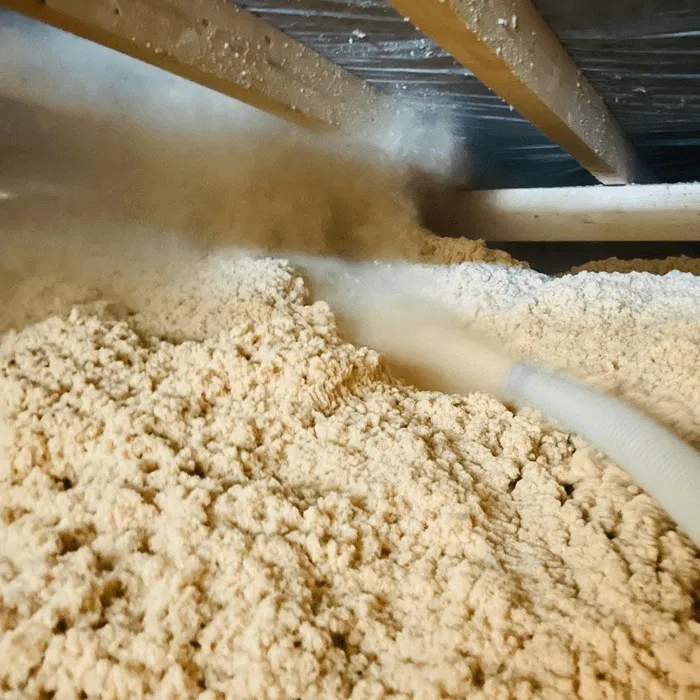 Wełna drzewna wdmuchiwaną Naturheld jak steico ocieplanie celulozą