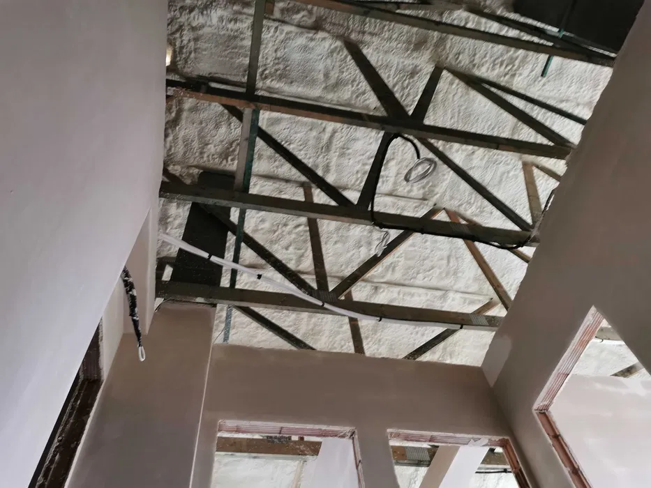 Pianka poliuretanowa, ocieplenie pianką, ocieplanie poddasza pianą PUR
