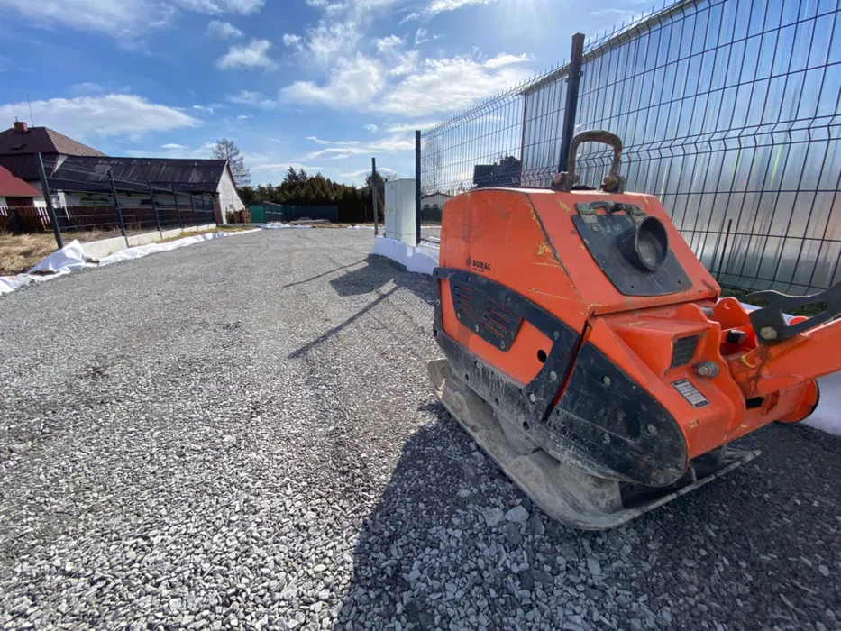 Utwardzanie dróg dojazdowych , parkingi itp Kamien/Koparka/Wozidlo