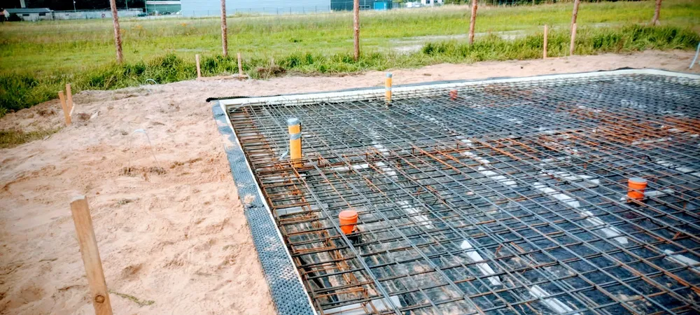 Wykonanie płyty i stóp fundamentowych pod domy,hale, garaże.