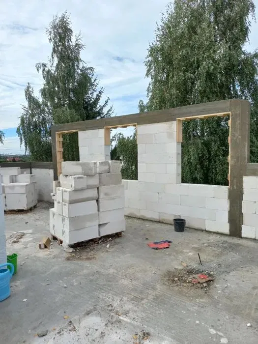 Budowa domów, wznoszenie budynków mieszkalnych, prace murarskie
