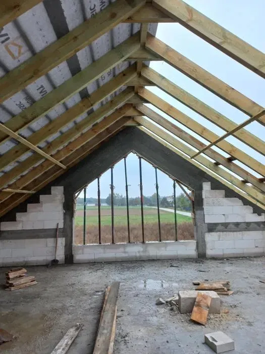 Budowa domów, wznoszenie budynków mieszkalnych, prace murarskie