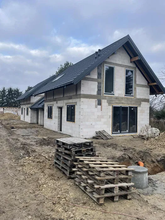 Budowa domów, wznoszenie budynków mieszkalnych, prace murarskie