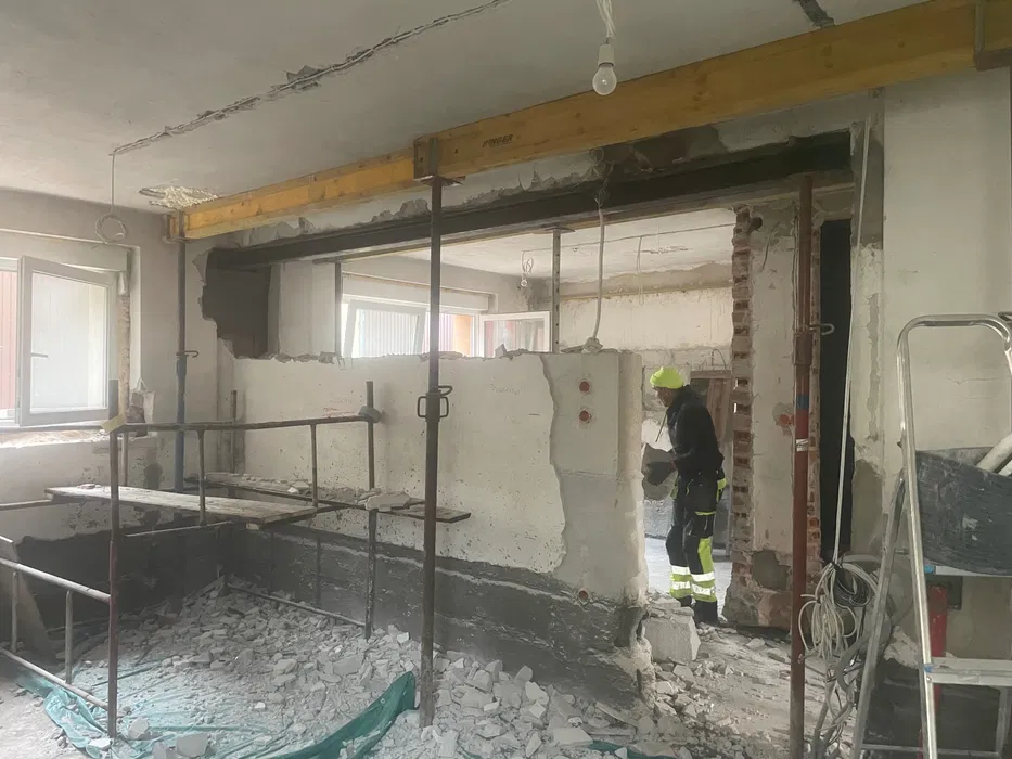 Budowy Przebudowy budynków kamienic hal magazynów remonty domów biur