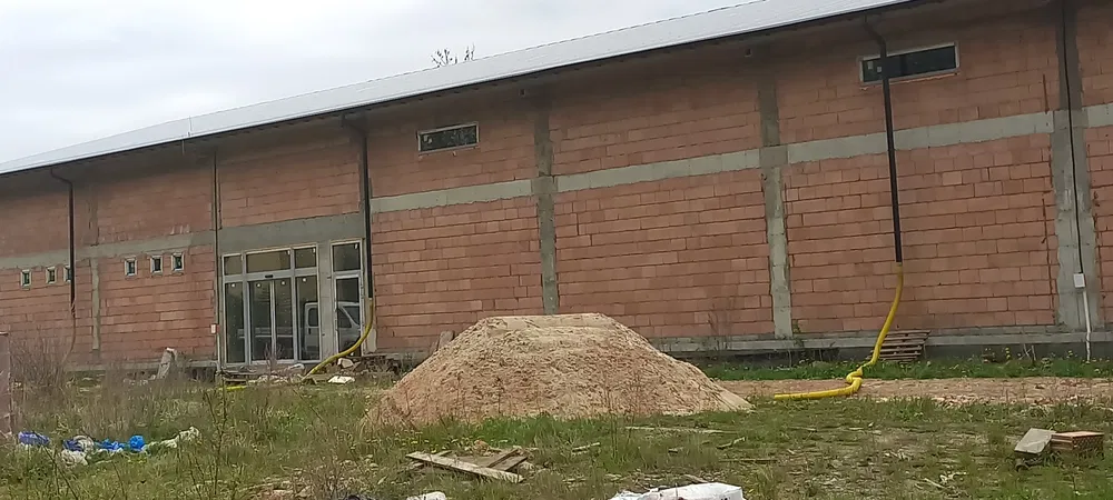 Tynki maszynowe cementowo-wapienne