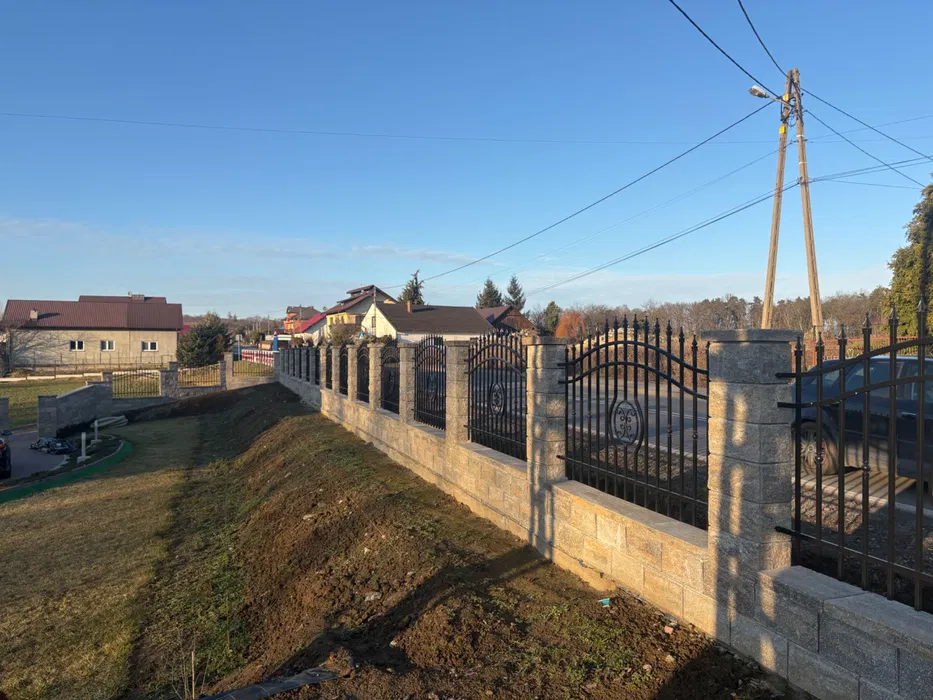 Wykonuję prace brukarskie i ogrodzenia.