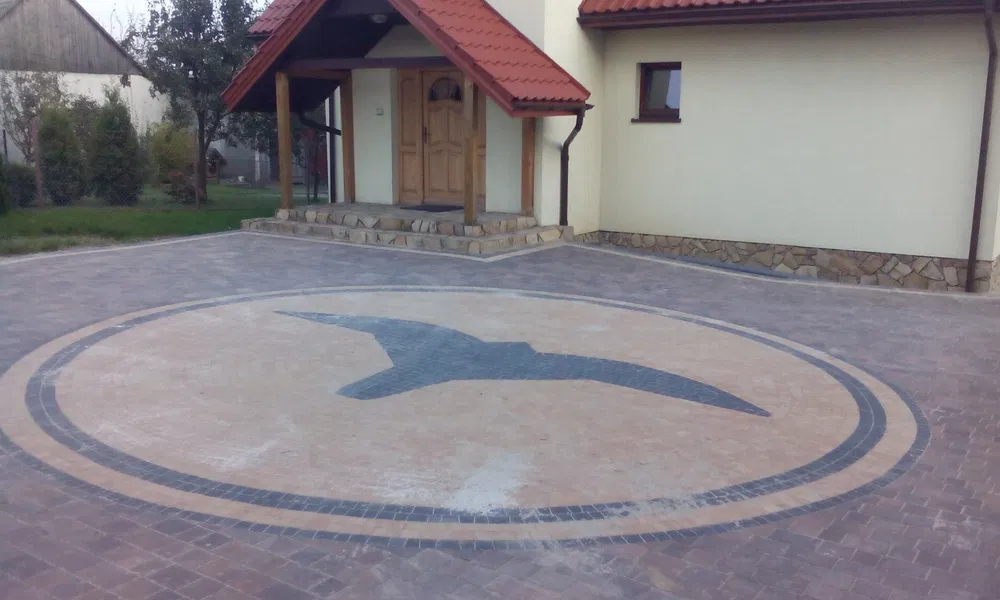 Wykonuję prace brukarskie i ogrodzenia.