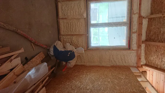 Piana PUR Izolacje Natryskowe Ocieplenie Poddasza Docieplenie Dachu