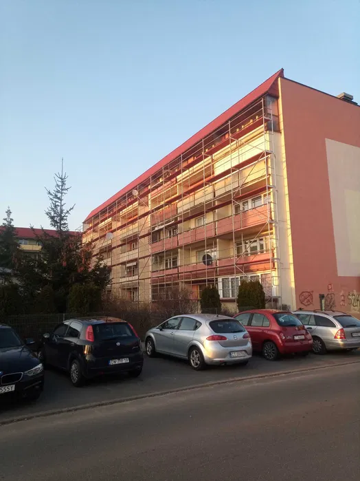 Wynajem rusztowań elewacyjnych, montaż od 7 zł m2, transport