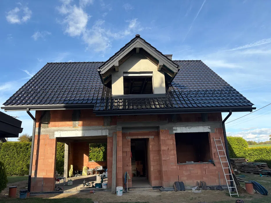 Dachy, więźby dachowe, pokrycia, rynny, kucie kominów.