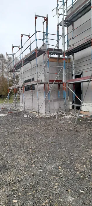 Wynajem i sprzedaż rusztowań elewacyjnych i modułowych.