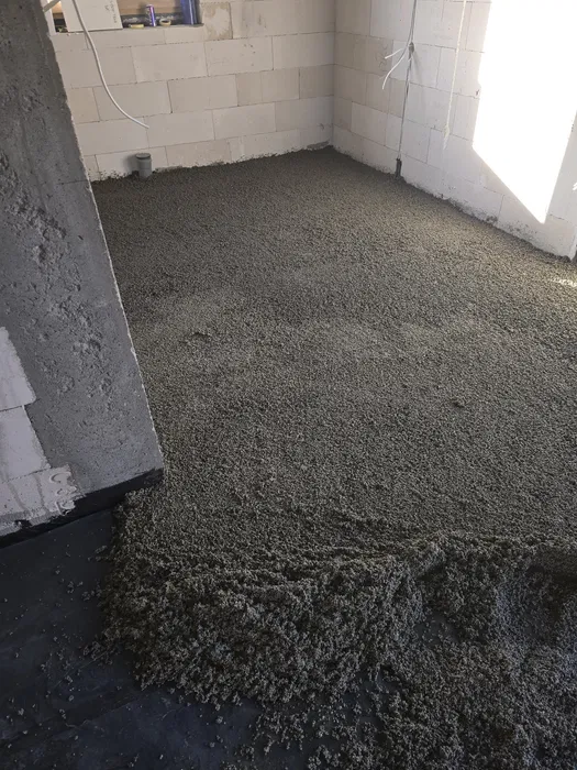 Styrobeton posadzki mixokretem ocieplenia piana pur
