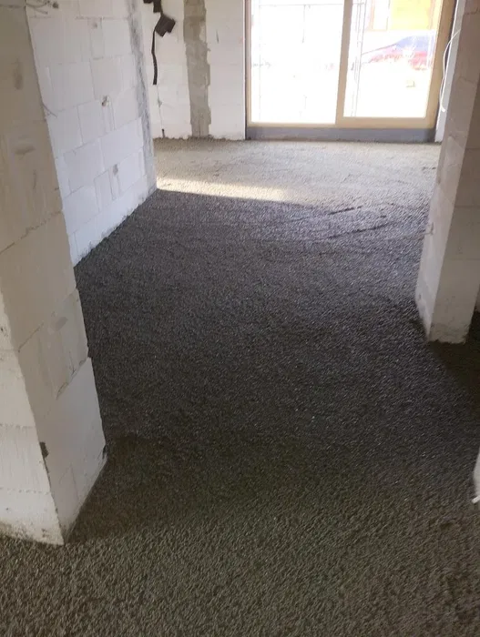 Styrobeton posadzki mixokretem ocieplenia piana pur