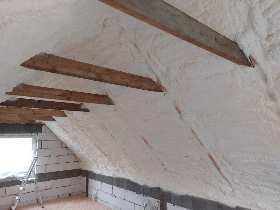 Izolacja piana PUR, Poddasza, fundamenty itp. termoizolacja ocieplenia