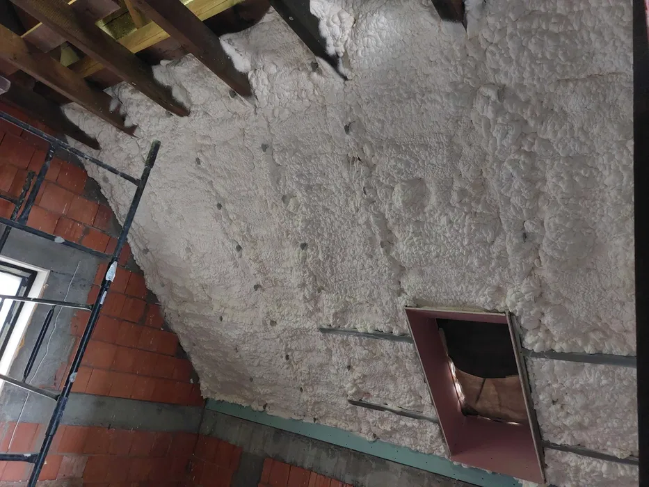 Izolacja piana PUR, Poddasza, fundamenty itp. termoizolacja ocieplenia